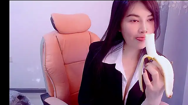 Snapshot of Little-sweet chatting on 24, 11, 2025 Little-sweet online show from 24, 11, 2025