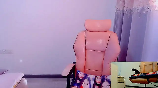 Snapshot of Little-sweet chatting on 28, 11, 2025 Little-sweet online show from 28, 11, 2025