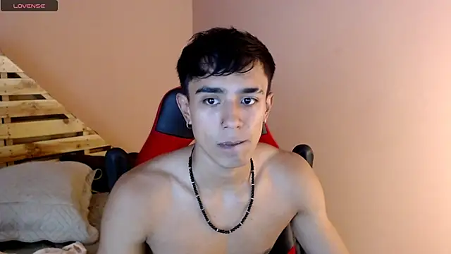 Snapshot of karlgiles_ chatting on 14, 2, 2025 karlgiles online show from 14, 2, 2025