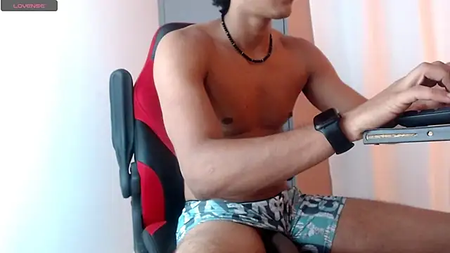 Snapshot of karlgiles_ chatting on 1, 3, 2025 karlgiles online show from 1, 3, 2025