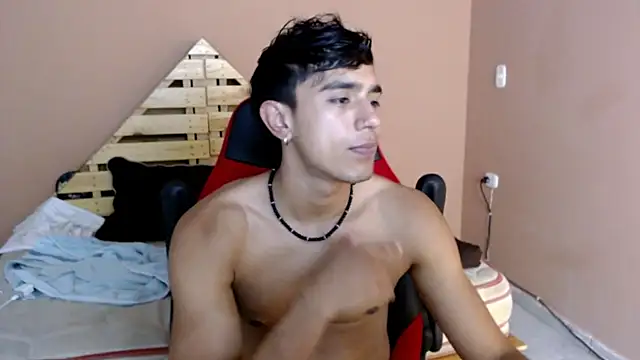 Snapshot of karlgiles_ chatting on 6, 3, 2025 karlgiles online show from 6, 3, 2025