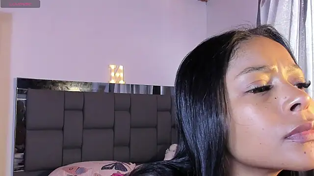 Snapshot of natali_henao chatting on 22, 4, 2026 natali henao online show from 22, 4, 2026