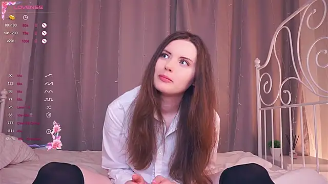 Snapshot of LoraDevon chatting on 2, 2, 2025 LoraDevon online show from 2, 2, 2025