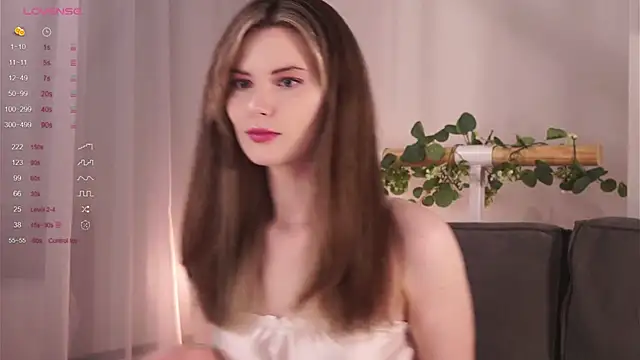 Snapshot of LoraDevon chatting on 25, 9, 2025 LoraDevon online show from 25, 9, 2025