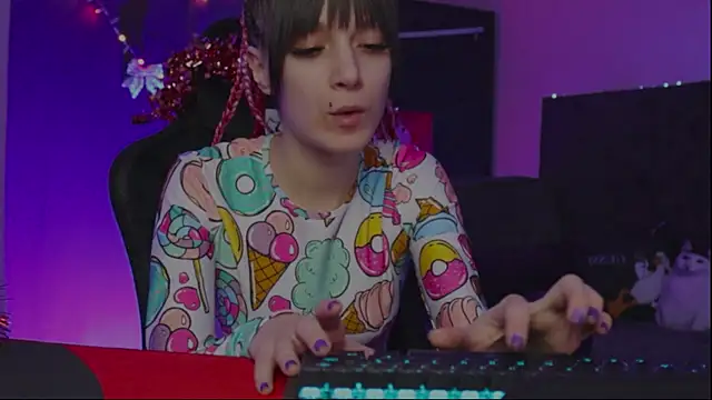 Kathleen Meow online show from 1, 1, 2025