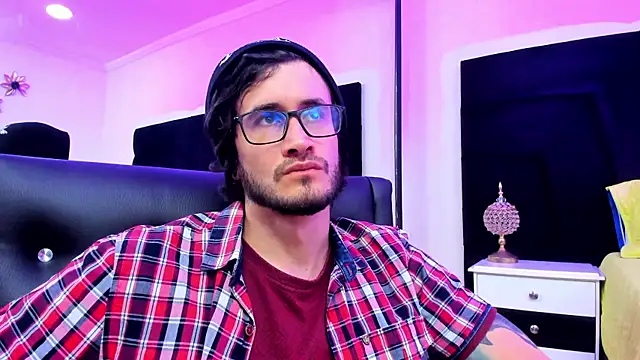 Loggan donnelly online show from 30, 12, 2024