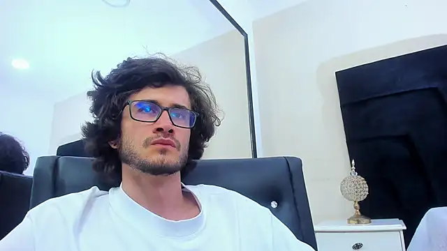 Loggan donnelly online show from 30, 1, 2025