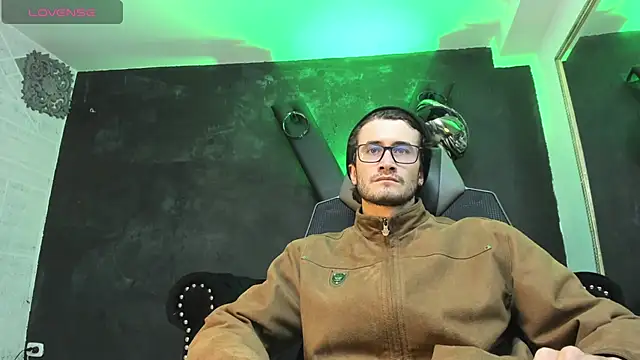 Loggan donnelly online show from 16, 9, 2025