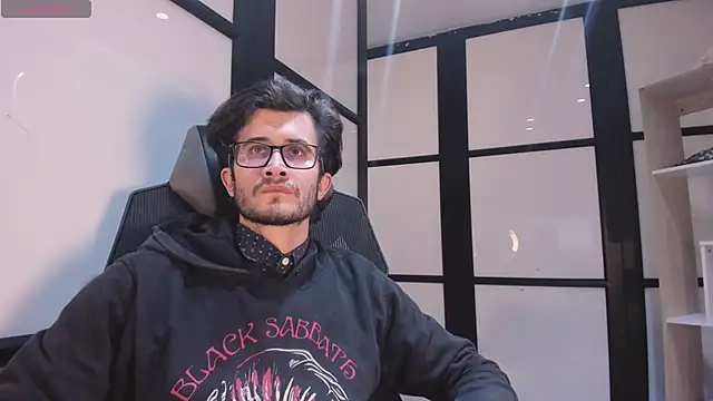 Loggan donnelly online show from 25, 9, 2025