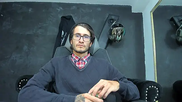 Loggan donnelly online show from 30, 9, 2025