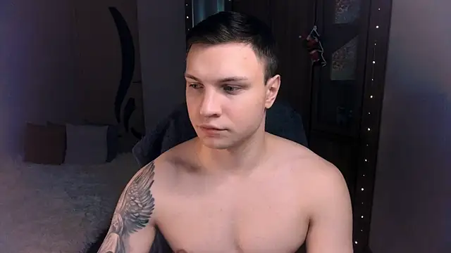 Snapshot of handsome_guy01 chatting on 4, 12, 2024 handsome guy01 online show from 4, 12, 2024