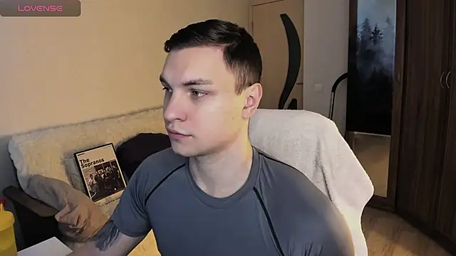 Snapshot of handsome_guy01 chatting on 4, 10, 2025 handsome guy01 online show from 4, 10, 2025