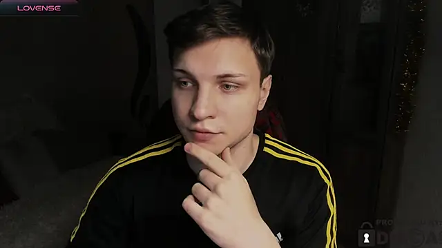 Snapshot of handsome_guy01 chatting on 16, 12, 2025 handsome guy01 online show from 16, 12, 2025