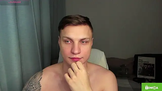 Snapshot of handsome_guy01 chatting on 4, 5, 2026 handsome guy01 online show from 4, 5, 2026