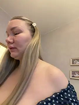 Snapshot of LianaCruz__ chatting on 5, 2, 2026 LianaCruz online show from 5, 2, 2026