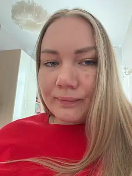 Snapshot of LianaCruz__ chatting on 1, 4, 2026 LianaCruz online show from 1, 4, 2026