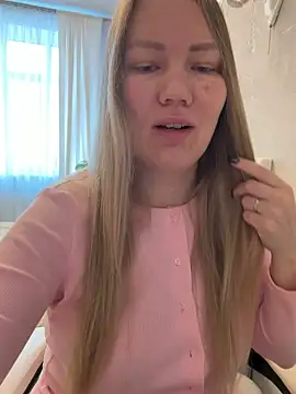 Snapshot of LianaCruz__ chatting on 10, 4, 2026 LianaCruz online show from 10, 4, 2026