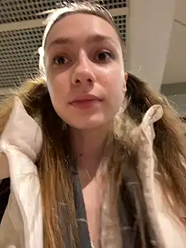 Lia  Love online show from 5, 2, 2025