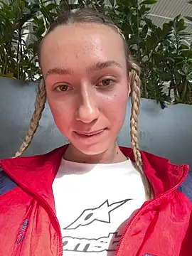 Lia  Love online show from 9, 9, 2025