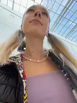 Lia  Love online show from 17, 9, 2025