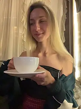 Lia  Love online show from 21, 10, 2025