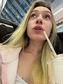 Lia  Love online show from 9, 11, 2025