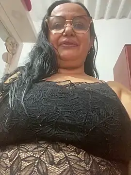 GiaNahomi online show from 5, 1, 2025