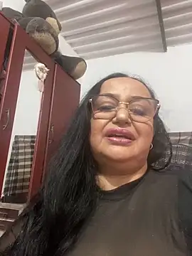 GiaNahomi online show from 6, 1, 2025