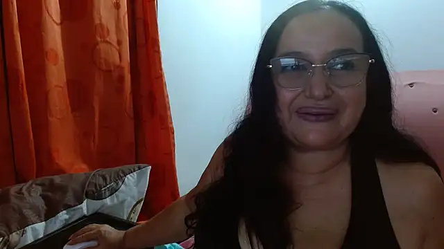 GiaNahomi online show from 7, 2, 2025