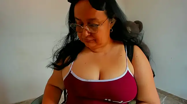 GiaNahomi online show from 11, 3, 2025