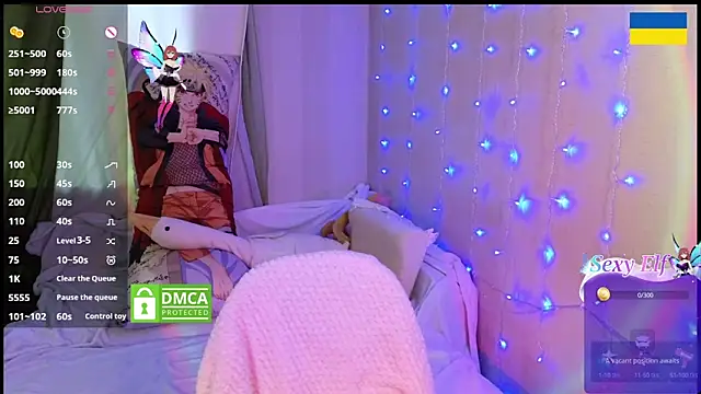 Snapshot of RedVelveten chatting on 8, 3, 2025 RedVelveten online show from 8, 3, 2025