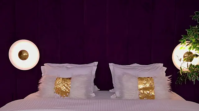 milaleoneli online show from 9, 10, 2025