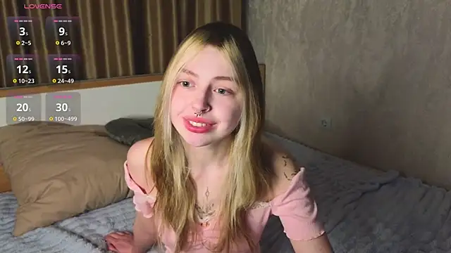 Snapshot of HildaEvatt chatting on 11, 2, 2025 HildaEvatt online show from 11, 2, 2025