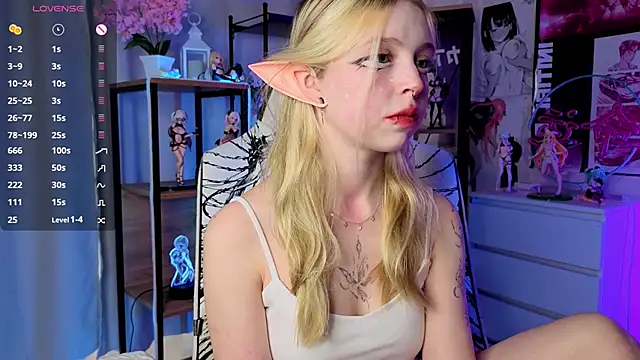 Snapshot of HildaEvatt chatting on 11, 9, 2025 HildaEvatt online show from 11, 9, 2025
