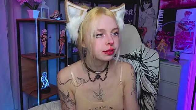 Snapshot of HildaEvatt chatting on 1, 10, 2025 HildaEvatt online show from 1, 10, 2025