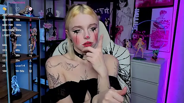 Snapshot of HildaEvatt chatting on 7, 10, 2025 HildaEvatt online show from 7, 10, 2025