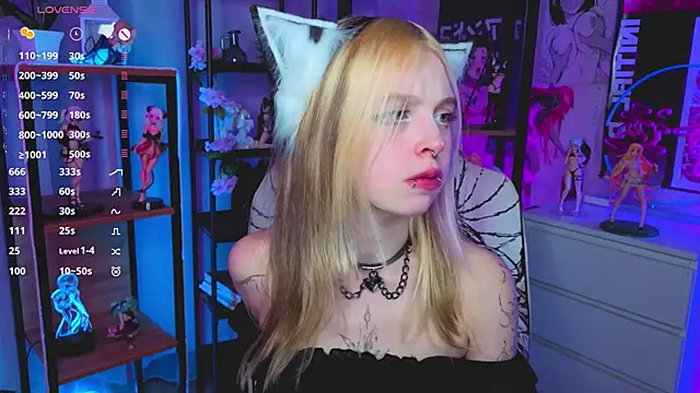 Snapshot of HildaEvatt chatting on 17, 10, 2025 HildaEvatt online show from 17, 10, 2025