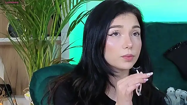 Snapshot of AveryWillow chatting on 2, 11, 2025 AveryWillow online show from 2, 11, 2025