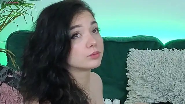 Snapshot of AveryWillow chatting on 9, 11, 2025 AveryWillow online show from 9, 11, 2025