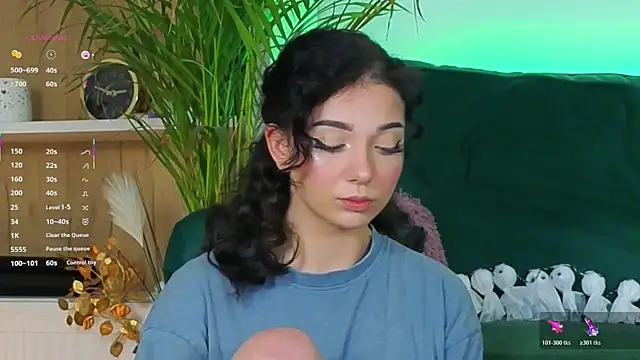 Snapshot of AveryWillow chatting on 10, 11, 2025 AveryWillow online show from 10, 11, 2025