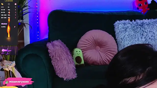 AveryWillow online show from 6, 4, 2026