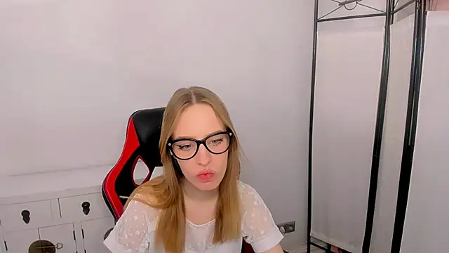 Snapshot of LilaGold chatting on 11, 2, 2025 LilaGold online show from 11, 2, 2025