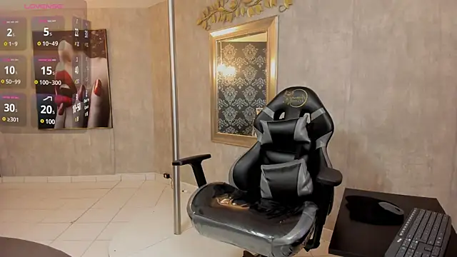 Selenecollins online show from 4, 2, 2025