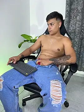 Snapshot of SantiagoReyesFtt chatting on 15, 6, 2026 SantiagoReyesFtt online show from 15, 6, 2026