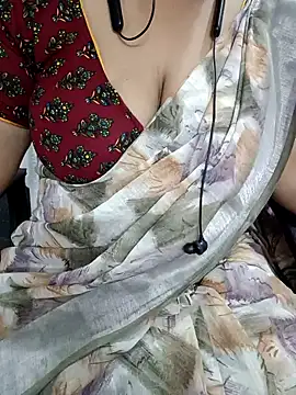 Snapshot of Yours_Radika chatting on 1, 2, 2025 Yours Radika online show from 1, 2, 2025