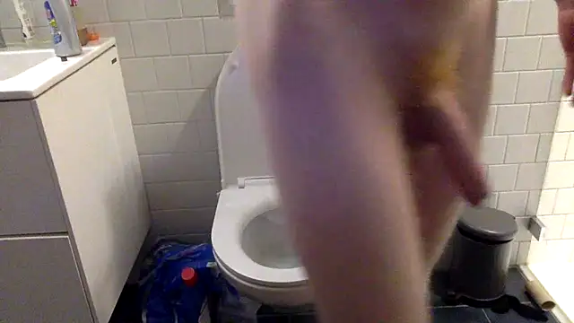 Snapshot of oktober1993 chatting on 21, 12, 2025 oktober1993 online show from 21, 12, 2025