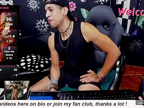 Snapshot of MikeRose94 chatting on 8, 10, 2025 MikeRose94 online show from 8, 10, 2025