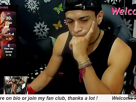 Snapshot of MikeRose94 chatting on 13, 10, 2025 MikeRose94 online show from 13, 10, 2025