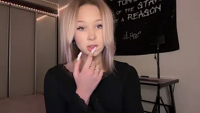 ur molly online show from 18, 3, 2025