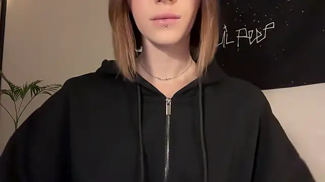 ur molly online show from 16, 4, 2026